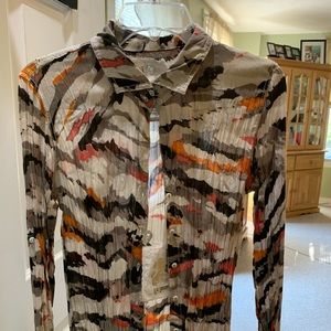 Women’s size med button up blouse.